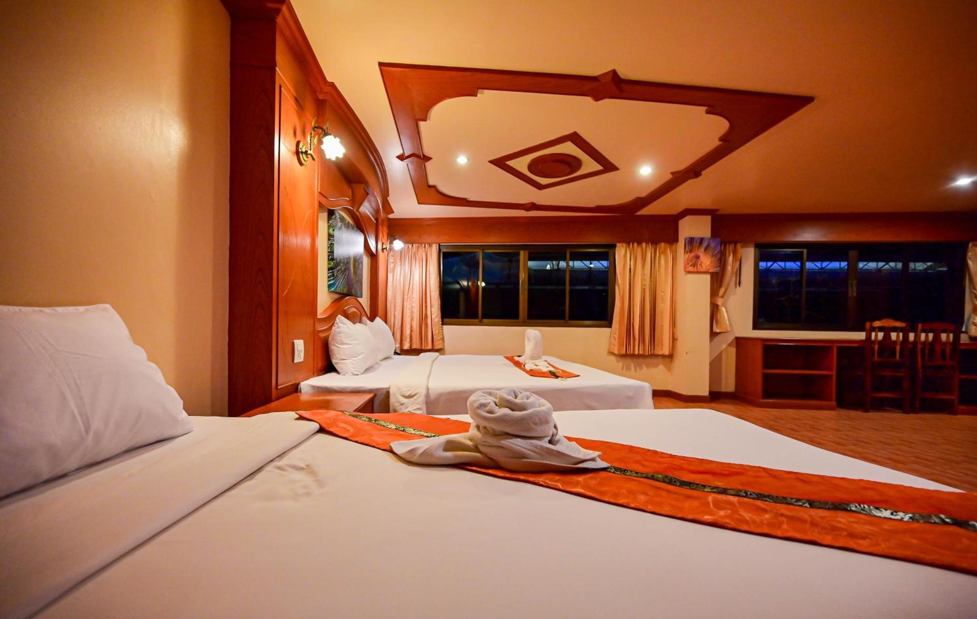 Complex Hotel Patong Kültér fotó